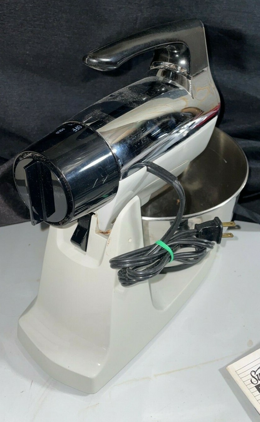 Sunbeam Deluxe Mixmaster Mixer Chrome with Bowl & Extra Beaters