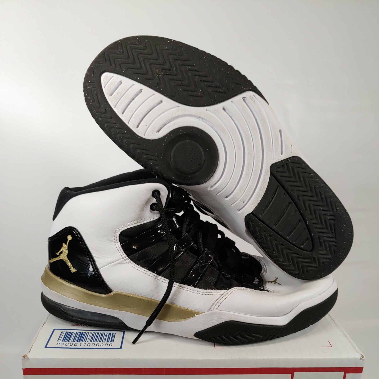 nike jordan max aura gold