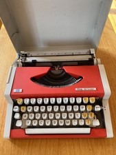 UNIS tbm de Luxe Typewriter – Red – Yugoslavia – Lithuanian Keyboard – With Case thumbnail