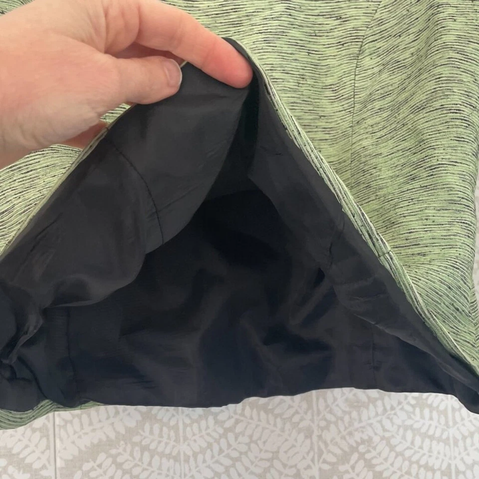 Blusa/top recortada de mezcla de seda verde/negro sin mangas, talla 8P Foto 4 de 4