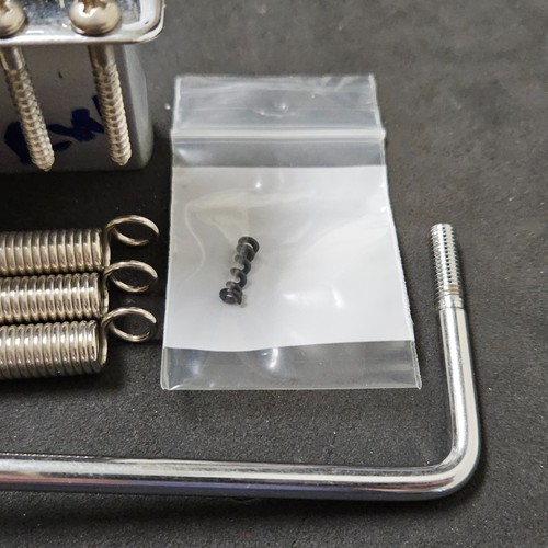 2021 Fender Road Worn Strat TREMOLO BRIDGE Vintage 50's / 60's Reissue Guitar - Picture 8 of 12