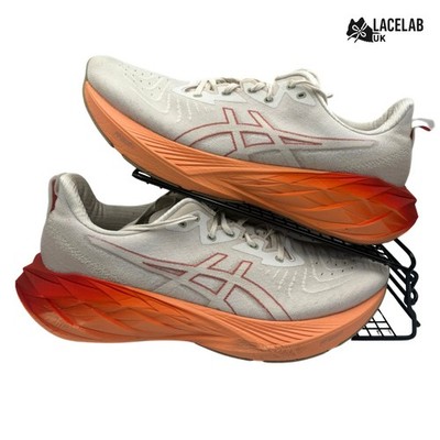 Asics Novablast 4 1011B693-103 Sneaker Herren UK 11,5 Weiß Moonrock Laufschuhe