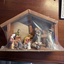 Christmas Nativity Scene 10 Pc Set Porcelain Figurines in Wooden Cr che Stable