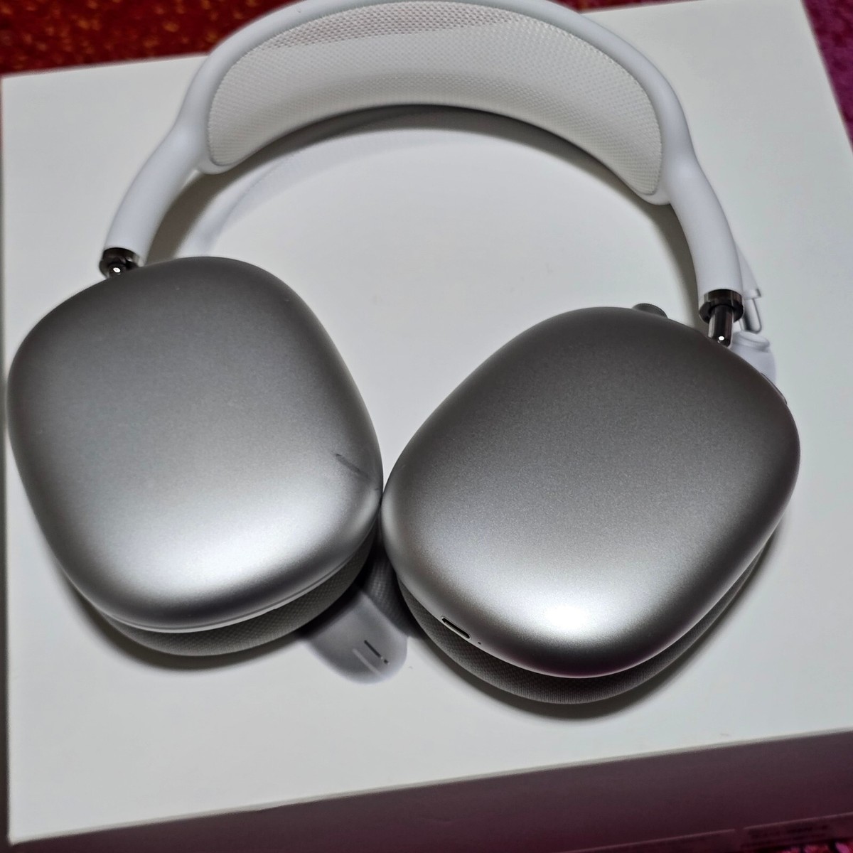 Apple AirPods Max Wireless Over-Ear Headset - Silver Apple AirPods Max Wireless Over-Ear Headset - Silver