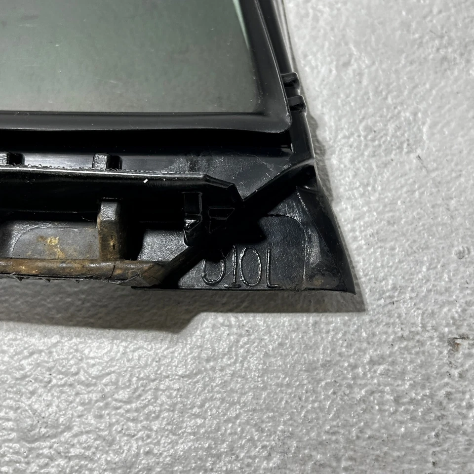 VENTANA TRASERA IZQUIERDA DEL LADO DEL CONDUCTOR FABRICANTE DE EQUIPOS ORIGINALES TOYOTA CAMRY 2018-2024 Foto 4 de 4