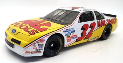 Ertl 1/18 Maßstab Druckguss 7603 - 1995 Ford Thunderbird #32 Mac Tools Dale Jarrett