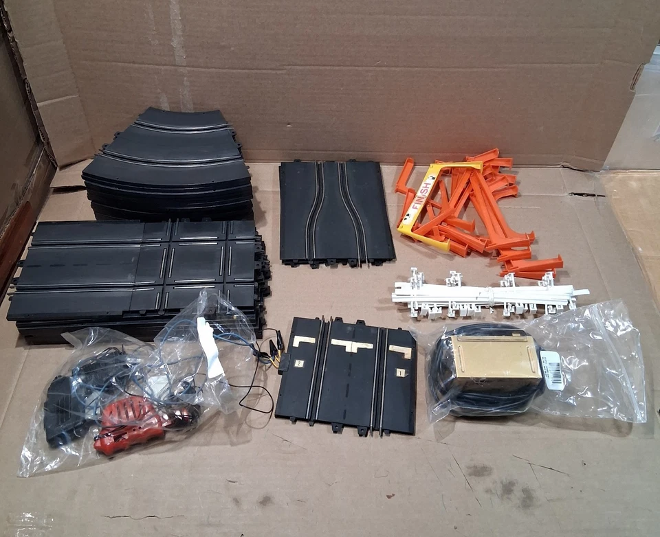 Juego de carreras de carretera Eldon Centennial Circuit doble 8 SIN COCHES Foto 2 de 2