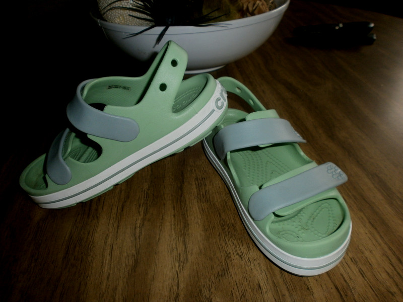 CROCS Girls Sze  3 J  adjustable straps NEW