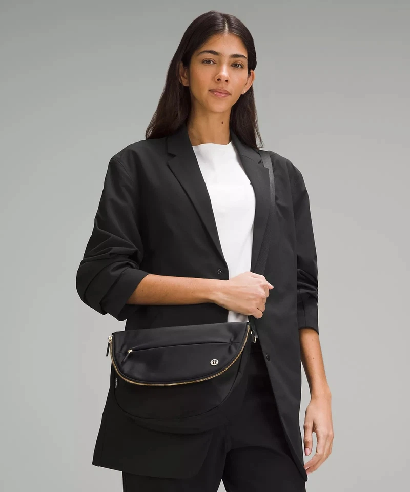 New Lululemon All Night Festival Bag 5L Black Gold – Trendy Crossbody - Image 4 of 4