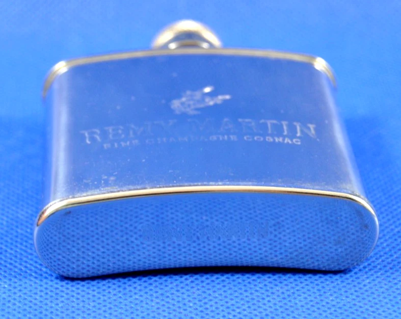 Original REMY MARTIN Fine CHAMPAGNE COGNAC Stainless Steel 2oz / 50ml HIP FLASK - Image 3 of 4
