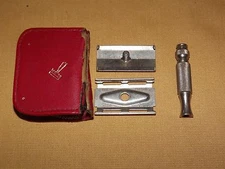 VINTAGE  GILLETTE RAZOR IN AUSTRIA TRAVEL CASE
