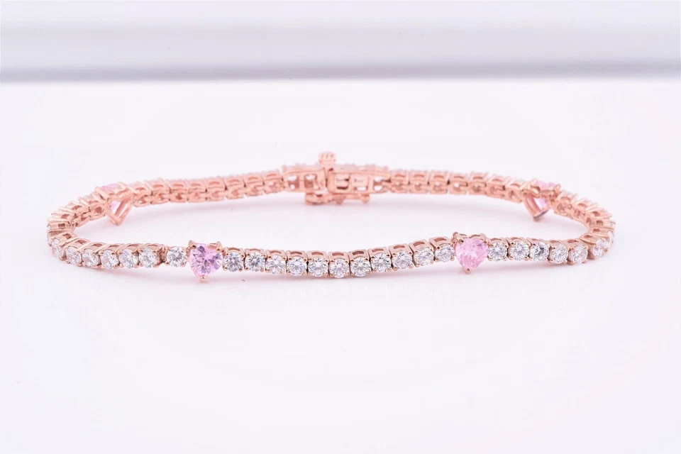 Brazalete tenis diamante zafiro creado en laboratorio corte corazón 5 quilates enchapado en oro rosa de 14 quilates Foto 3 de 4