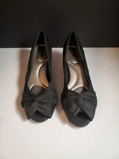 Coach and Four Laura Peep Toe Kitten Pump Heels Black Satin Women's 6.5