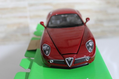 Welly Alfa Romeo 8C Competizione , modello scala 1:24 ROSSO Alfa con scatola - Foto 5 di 9