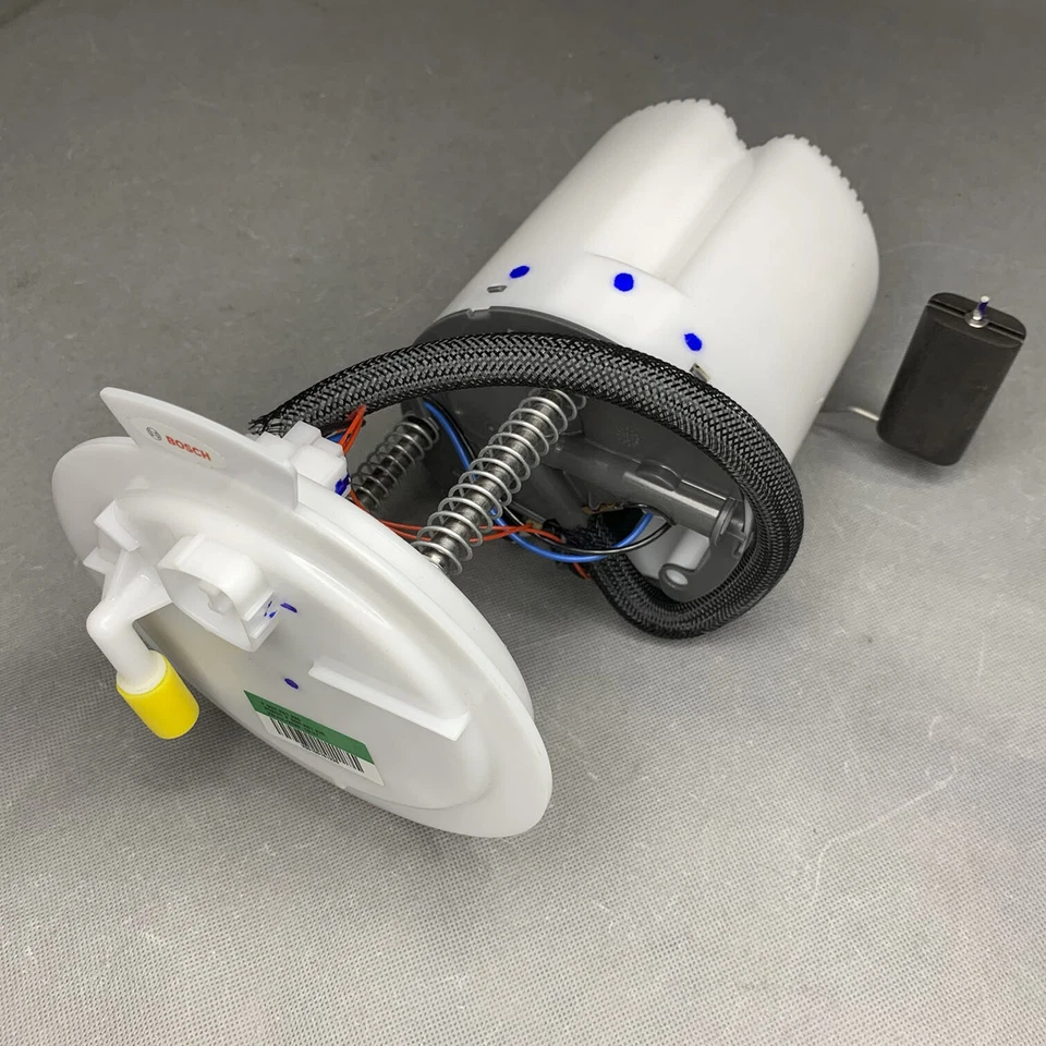 Bomba de combustible GENUINA Bosch 66031 para Ford Fiesta Chevrolet Suburban GMC 2005-2013 Foto 2 de 4