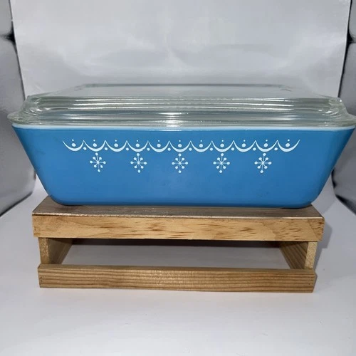 Vintage PYREX Blue Snowflake Garland 503 Refrigerator Dish 1 1/2 Qt  Glass Lid