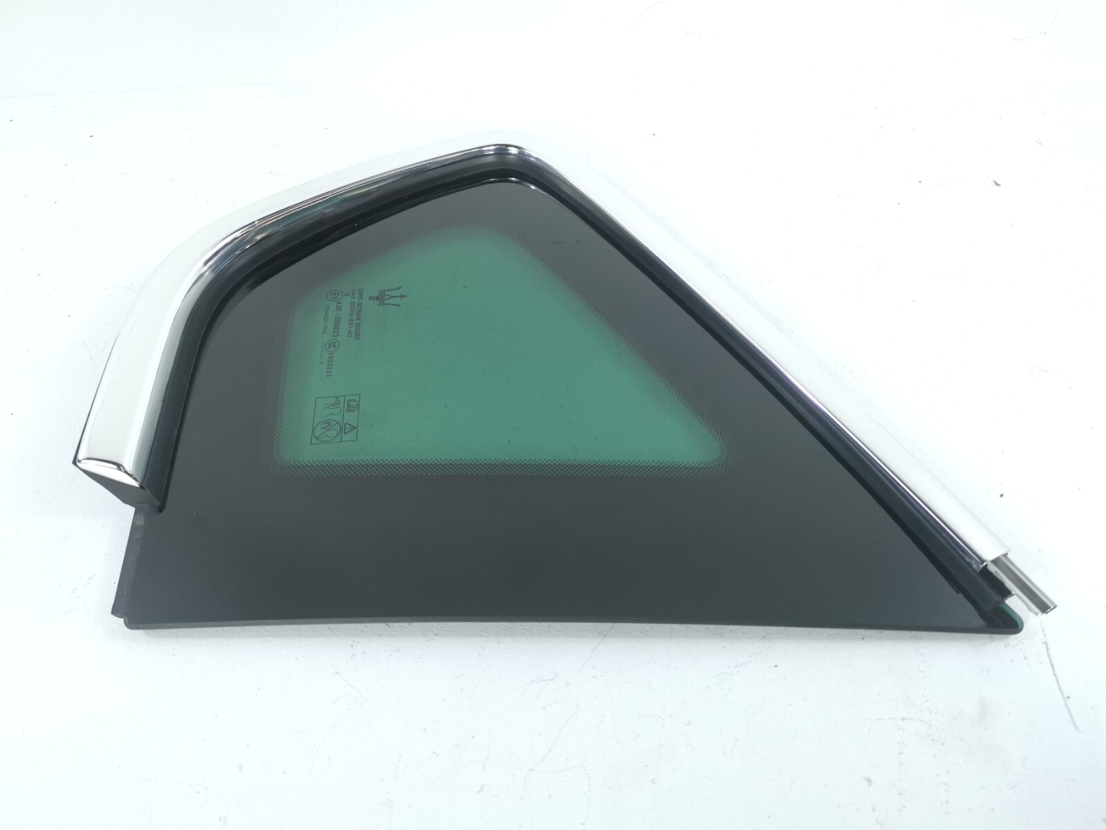 17-20 MASERATI Levante REAR RIGHT PASSEN SIDE QUARTER WINDOW GLASS 06701010600