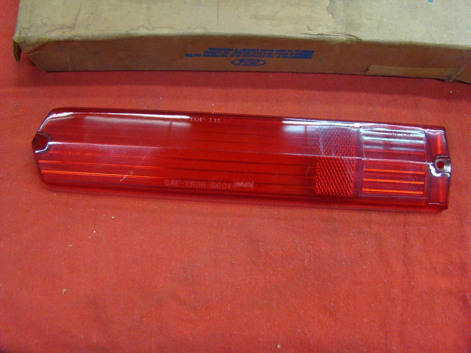 Lente de luz trasera NOS FOMOCO 66 1966 MERCURY Comet sin respaldo LH Caliente Cyclone Foto 3 de 4