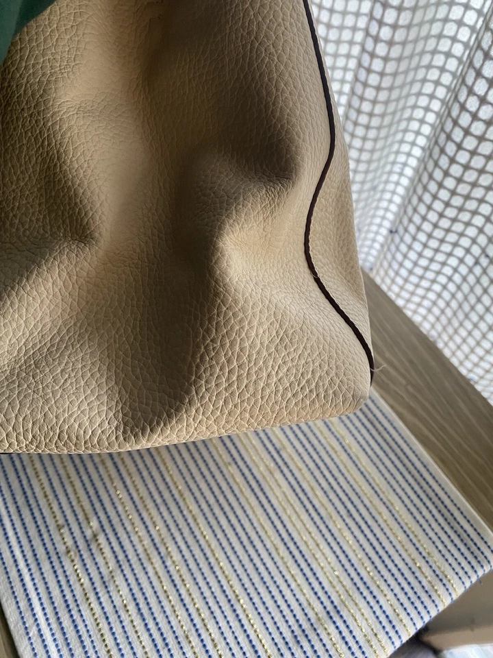 Bolso de Mano Antonio Melani Clásico de Cuero Beige Foto 3 de 4