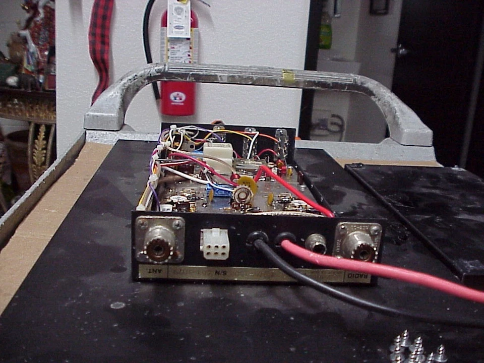 Amplificador de salida Mirage grande 136-150MHZ Freq 30W entrada160W NECESITA REPARACIÓN-SE VENDE COMO ESTÁ Foto 3 de 4