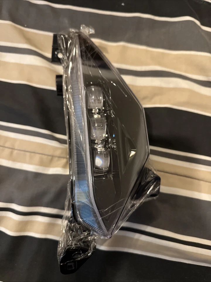 Faro antiniebla Acura MDX 22-24 CAPA certificado lado del pasajero OEM 33900-TYA-A01 Foto 2 de 4