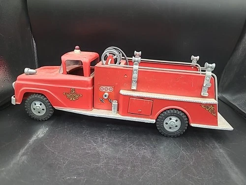 VINTAGE 1960’s TONKA NO. 5 SUBURBAN PUMPER FIRE TRUCK w Hose. MG