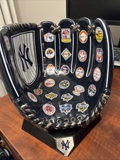 New York Yankees Dynasty Trophy Danbury Mint Ceramic Glove 26 World Series Logos