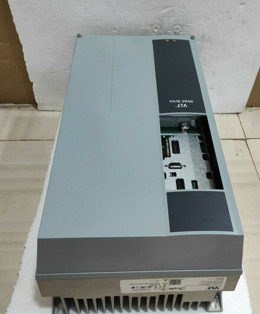 メンテナンス VLT AutomationDrive 131F9315 5.5kW/7.5HP New Danfoss VLT 5000 Drive 7.6 kVA