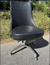 VINTAGE CHROMCAST MID-CENTURY MODERN CHAIR