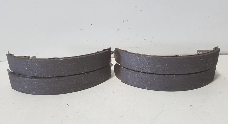 Zapata de freno de tambor Bendix R628-reforrada trasera se adapta a vehículos enumerados en la tabla Foto 4 de 4