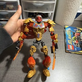 LEGO BIONICLE: Tahu-Uniter of Fire (71308) and Ikir Creature of Fire (71303)