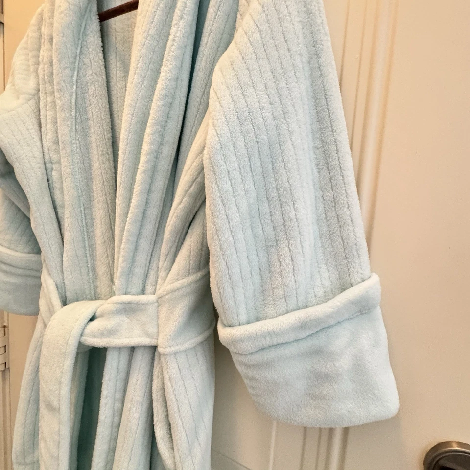 Soft Surroundings Plush Ice Blue Bathrobe M Textured Fleece Wrap Robe - Image 4 of 4