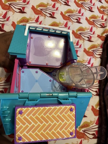 Polly Pocket Haus mit Aufzug 2002 klappbar mit Tragegriff öffnet - Bild 3 von 16