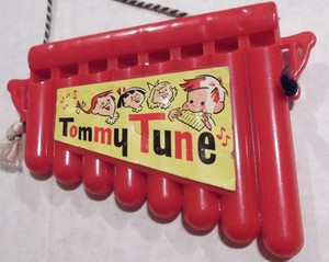 Vtg-Plastic-Musical-Instrument-Tommy-Tune-4-7-8-034-W-Paper-Graphic-Label-CUTE