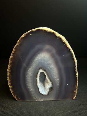 Wunderschöne polierte gefärbte graue Achat Geode aus Brasilien - Kristall Wohndeko