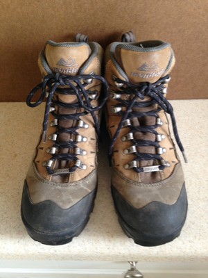 brooks christmas running shoes