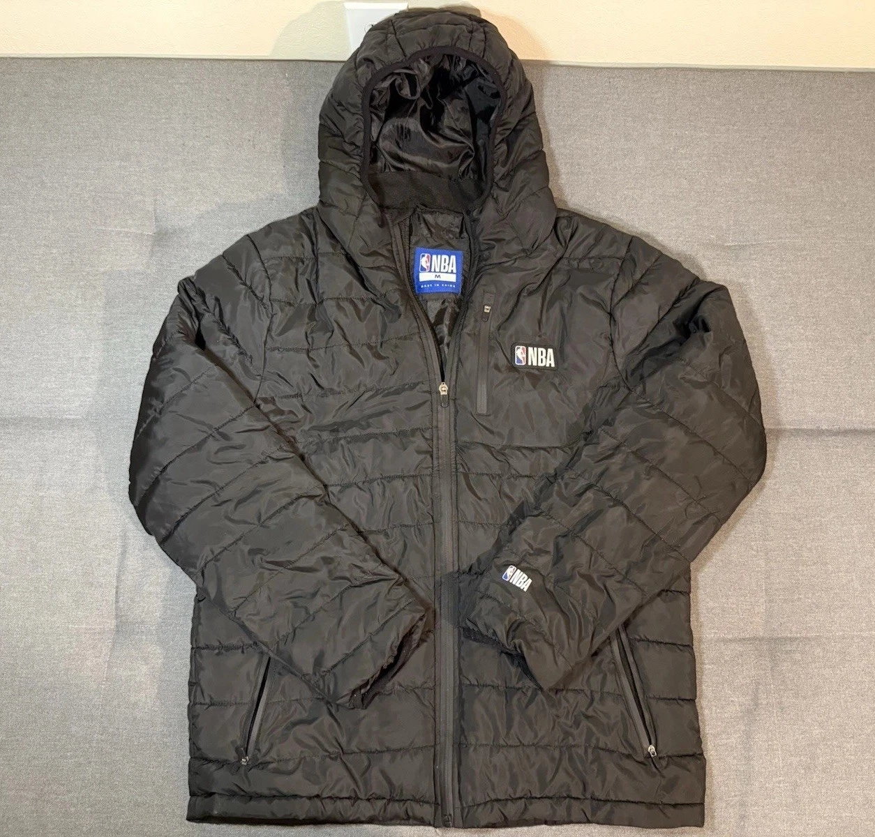 Mens NBA Lightweight Packable Puffer Zip Front Hooded Jacket Size M - product detail image 1