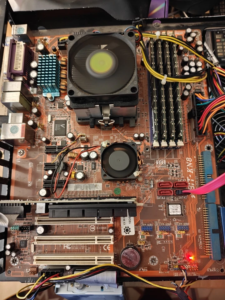 Mainboard AMD vintage ABIT KN8 + CPU + RAM - Immagine 2 di 3