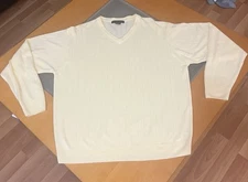 Geoffrey Beene Men’s Yellow V neck Sweater 100% Acrylic. XL