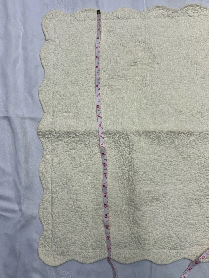 Juego de 2 fundas de almohada acolchadas blancas Martha Stewart, tamaño 25"L X 20"W. 3W Foto 4 de 4