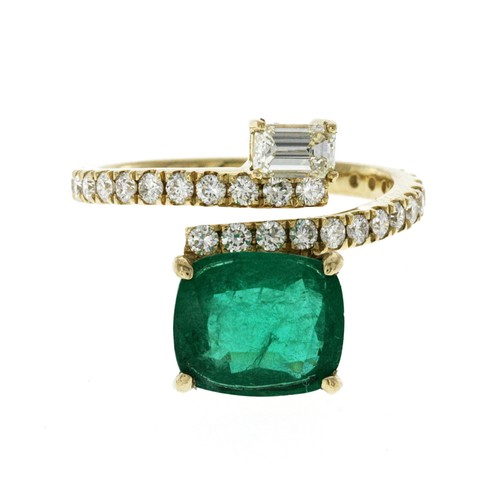 2.69 CT Zambian Emerald & 0.90 CT Diamonds in 14K Yellow Gold Engagement Ring - Picture 4 of 8