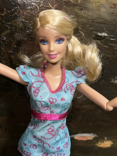 Barbie Career Series 12 Inch Doll - NURSE 2009 Sold exactly As Pictured - Picture 4 of 9