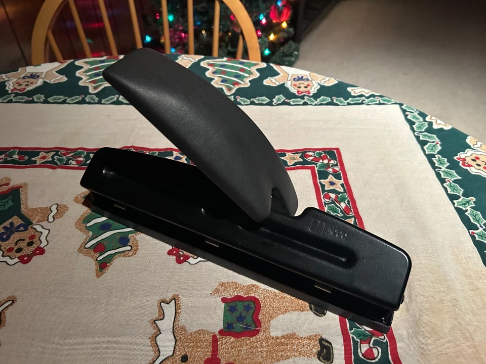 Perforadora de papel comercial de alta resistencia de 3 agujeros - Calidad ACCO Foto 4 de 4