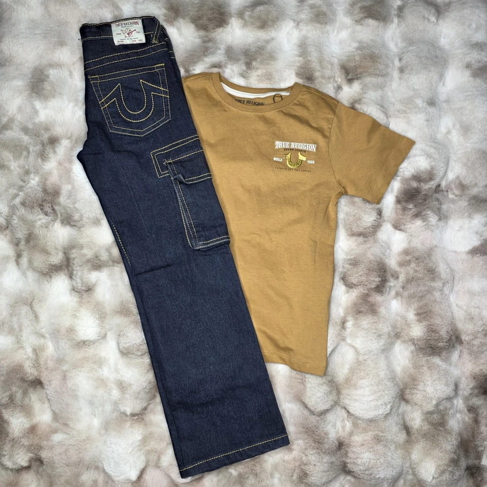 T-shirt e jeans cargo True Religion manica corta set 2 pezzi oro/blu ragazzo taglia 8 nuovi con etichette - Immagine 2 di 4