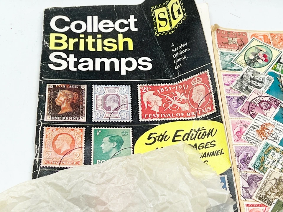 VINTAGE SMALL COLLECTION OF STAMPS - STAMP CAR AND A COLLECTING STAMPS BOOKLET - Image 4 of 4