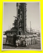 TITAN & GEMINI LAUNCH CREW 1964 CANDID NASA SPECIAL INTEREST BLUE BACK PHOTO