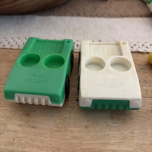 Vtg Fisher Price Little People Airport #996 Two Set Luggage White Green Car Lot