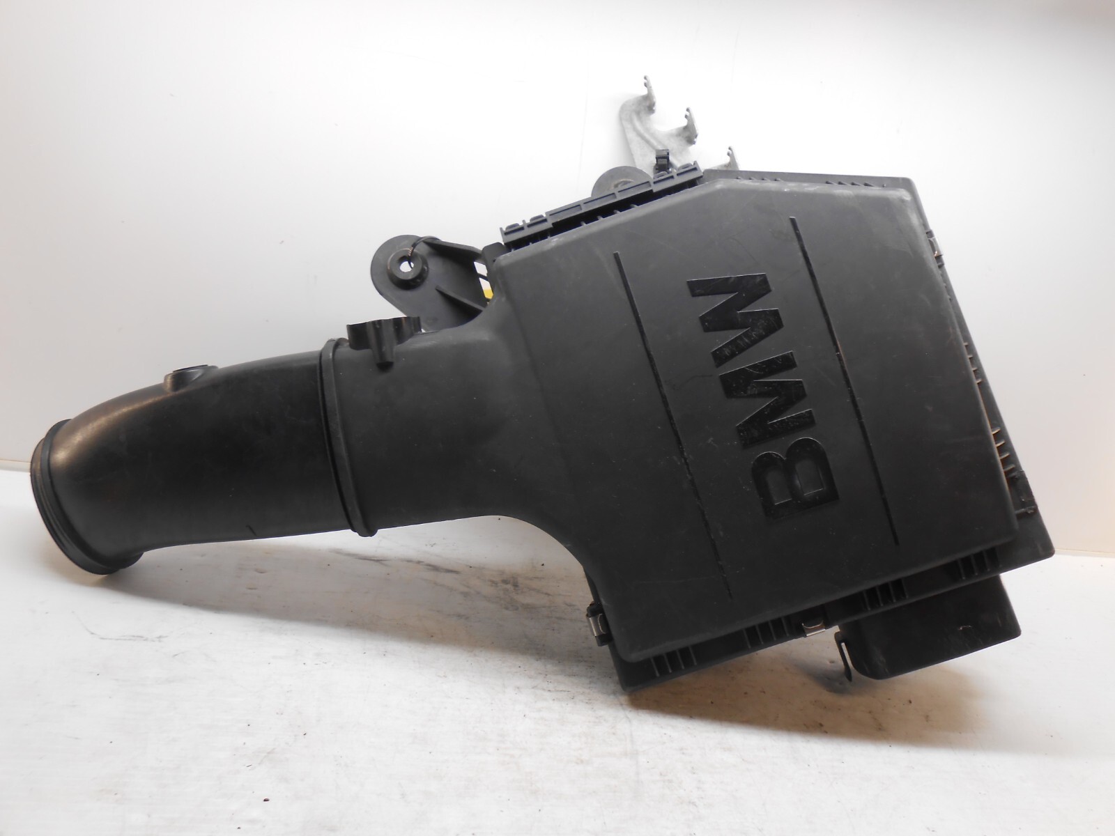 2011 BMW 335I, E90, 3.0L SDN Air Cleaner Box OEM 13717599284  