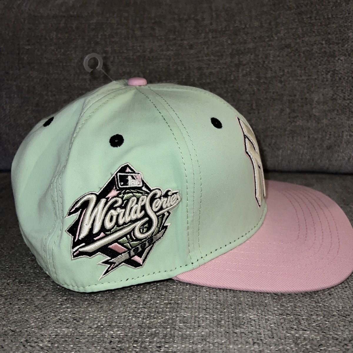 New York YANKEES Pro Standard PINK & GREEN Snapback Baseball