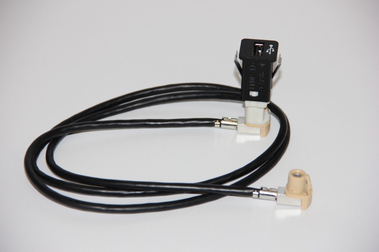 BMW CIC NBT glovebox USB CABLE with socket 150cm 61129196805  